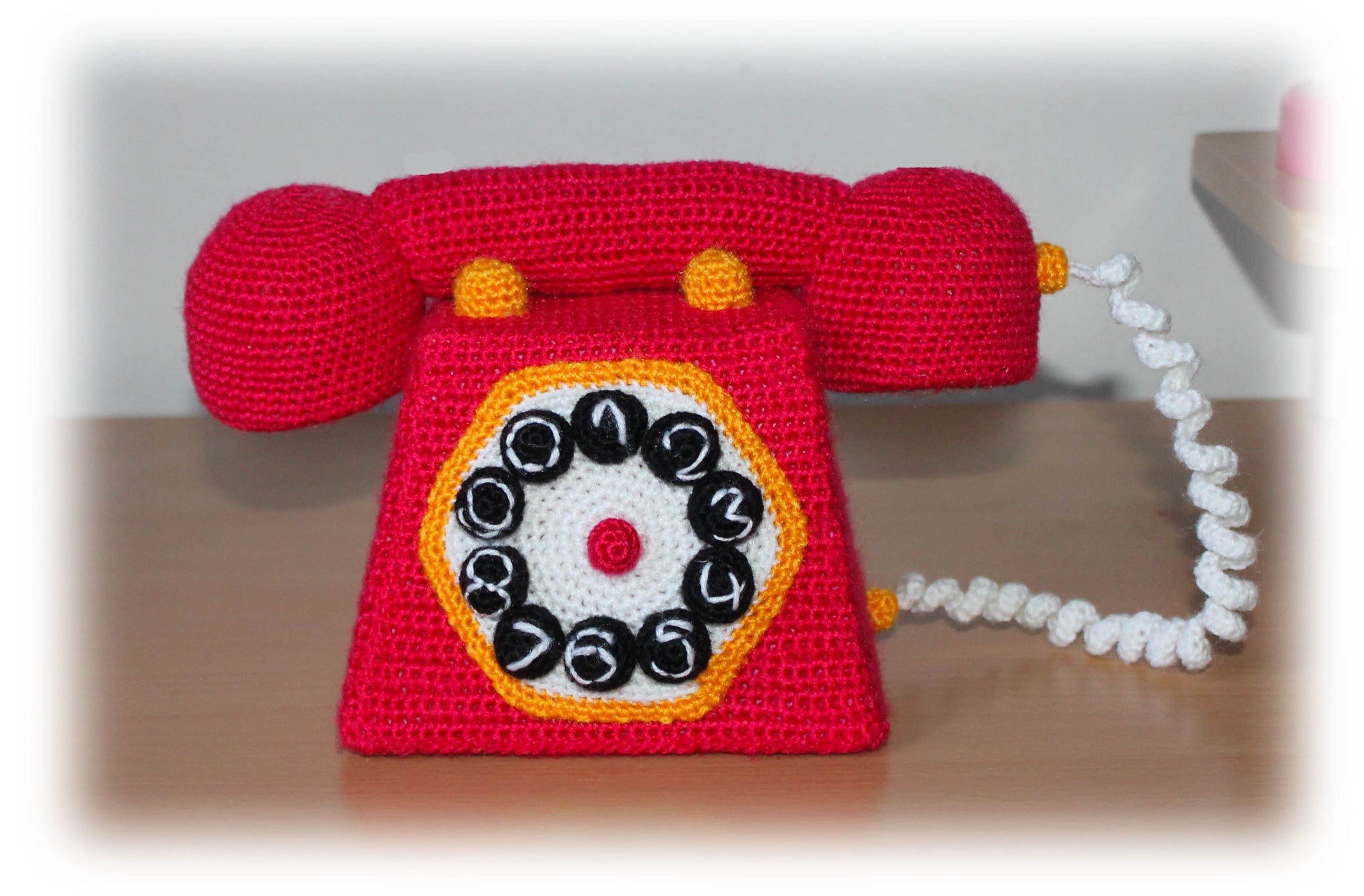 CROCHET PATTERN: Retro Telephone – LHCpatterns